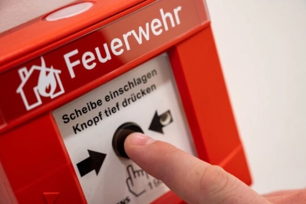 📟 Einsatz Nr. 62/ 2026 📟

🚨 B2.07 BMA
🗓 26.09.2026, 14:50 Uhr
📍 Ort: Großkarlbach
🚒 Ausgerückte Fahrzeuge: TLF, TSF-W
⏱ Einsatzdauer: 30 Minuten

Am heutigen Nachmittag wurden wir gemeinsam mit der Feuerwehr Großkarlbach-Laumersheim und der FEZ Leiningerland zu einer ausgelösten Brandmeldeanlage nach Großkarlbach alarmiert. 🚨

Der betroffene Bereich wurde durch die Einsatzkräfte kontrolliert. Es konnte keine Feststellung gemacht werden.

Nach rund 30 Minuten war der Einsatz beendet und wir konnten wieder einrücken. 🚒